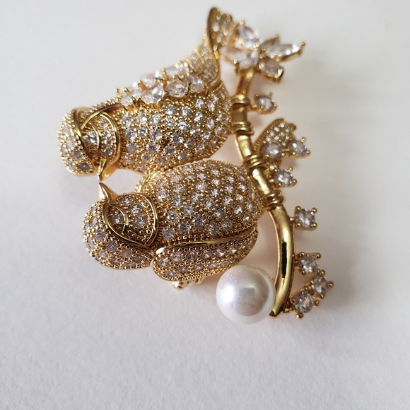 Gold Tone Cultured Pearl Pave Rhinestone Love Birds Brooch - Picture 7 of 8